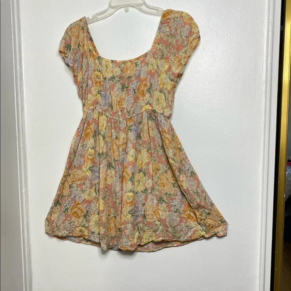 american eagle yellow floral dress Texas heat, an easy @americaneagle dress, last night's hair, and @dolcevita gold sandals that keep getting invited back #ootd #outifitideas #aecommunity #dress American Eagle Outfitters Yellow Floral
